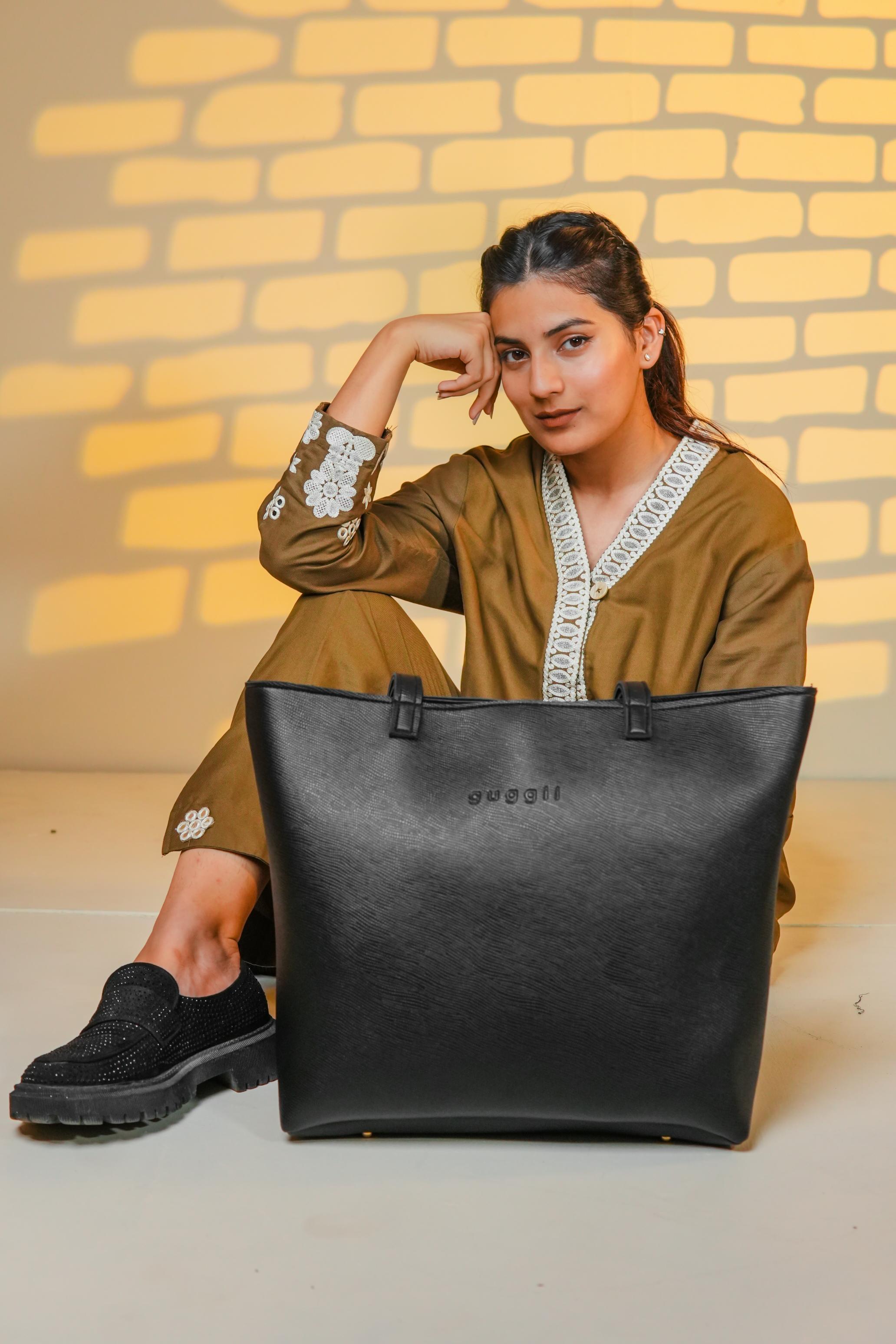 BLACK CLAIRE TOTE