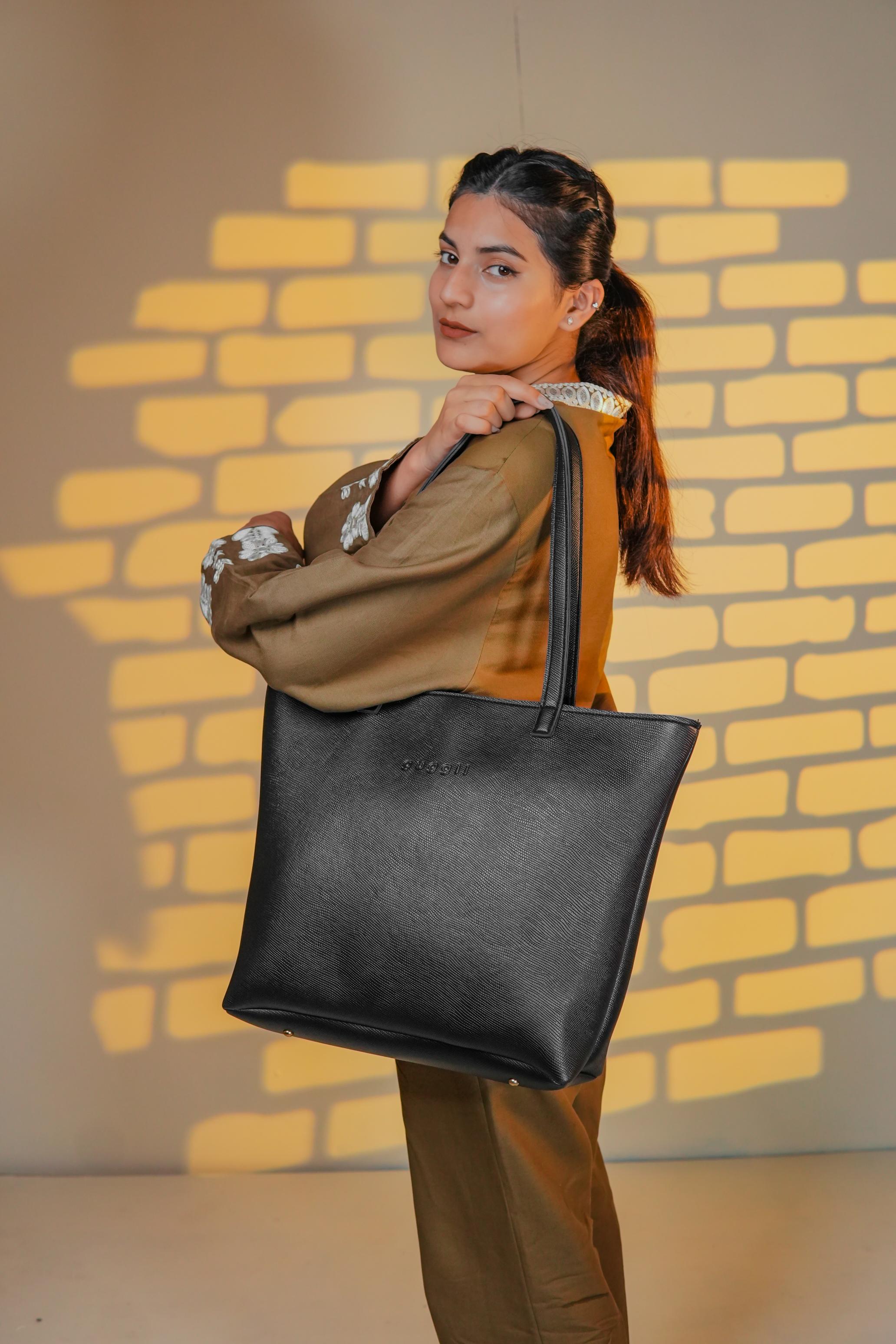 BLACK CLAIRE TOTE