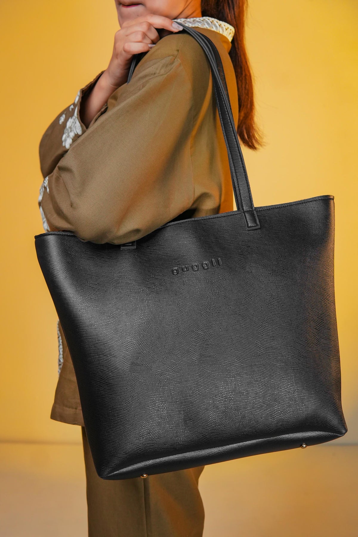 BLACK CLAIRE TOTE