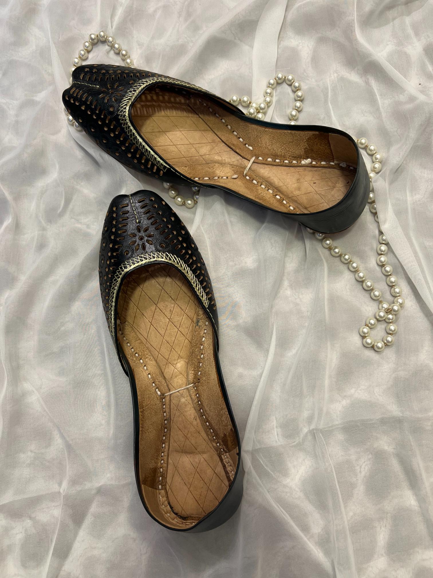 Noor Black Khussa