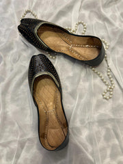 Noor Black Khussa