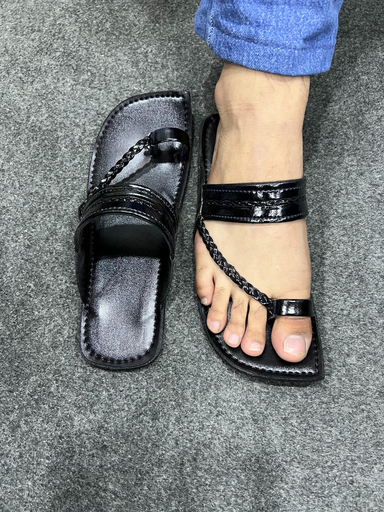 Gulshan Black Kolapuri Chappal - Men
