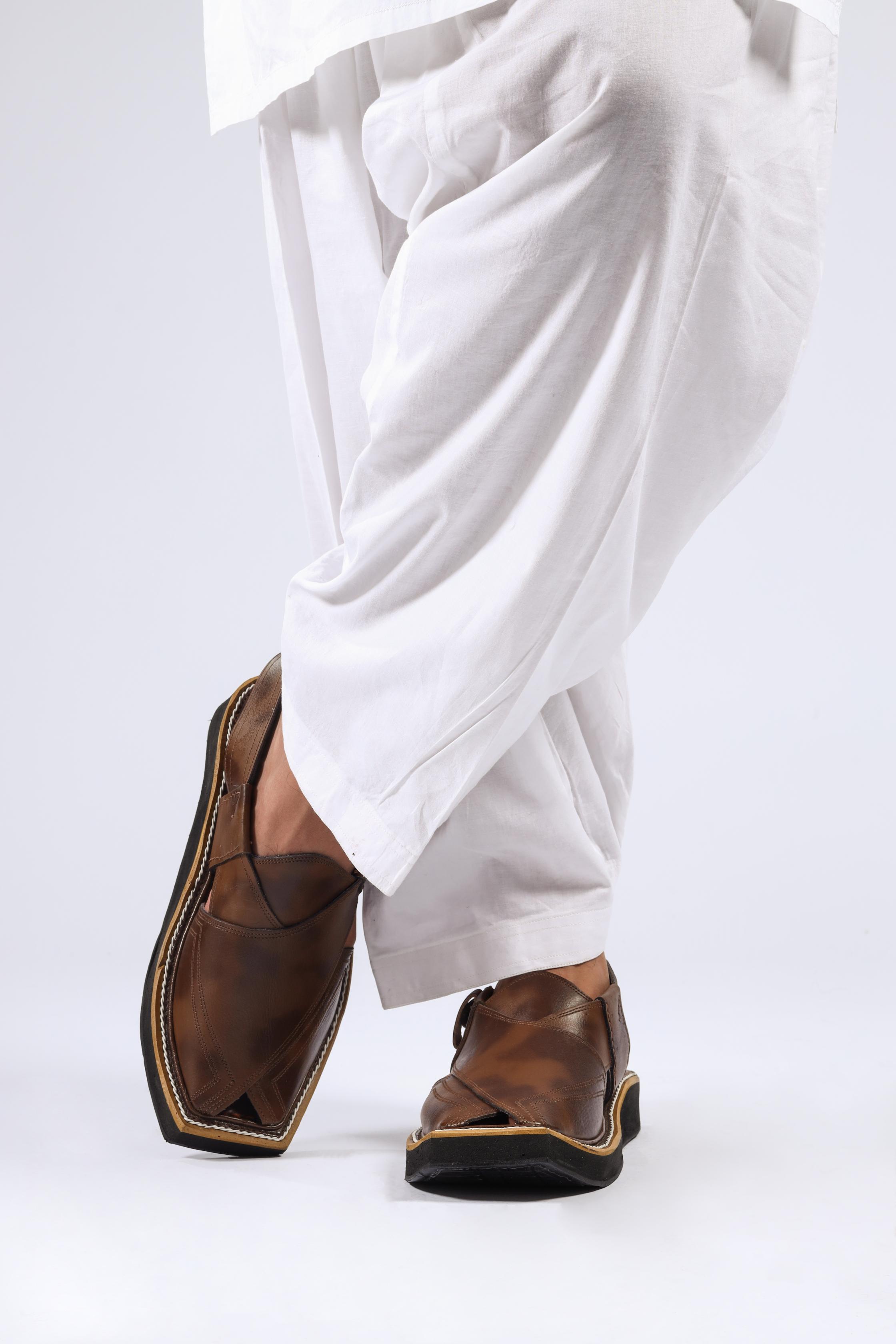 KAPTAAN Cheetah Print Peshawari Chappal