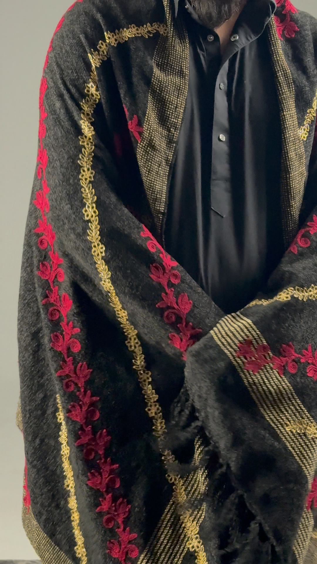 Nayab Black Signature Shawl (Unisex)